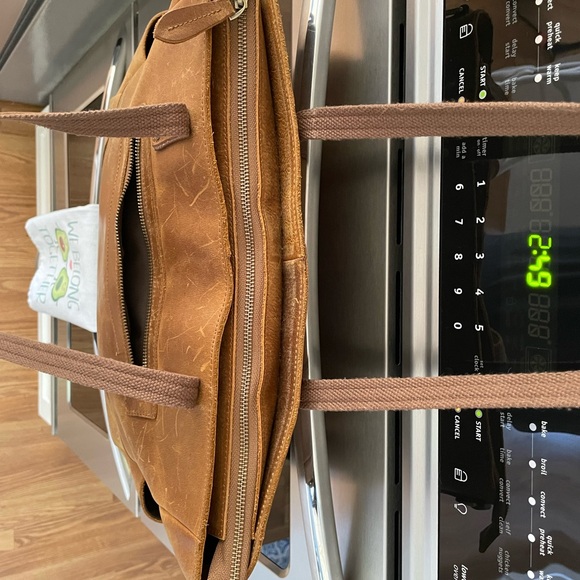 Leather Tote Distressed - Picture 7 of 9